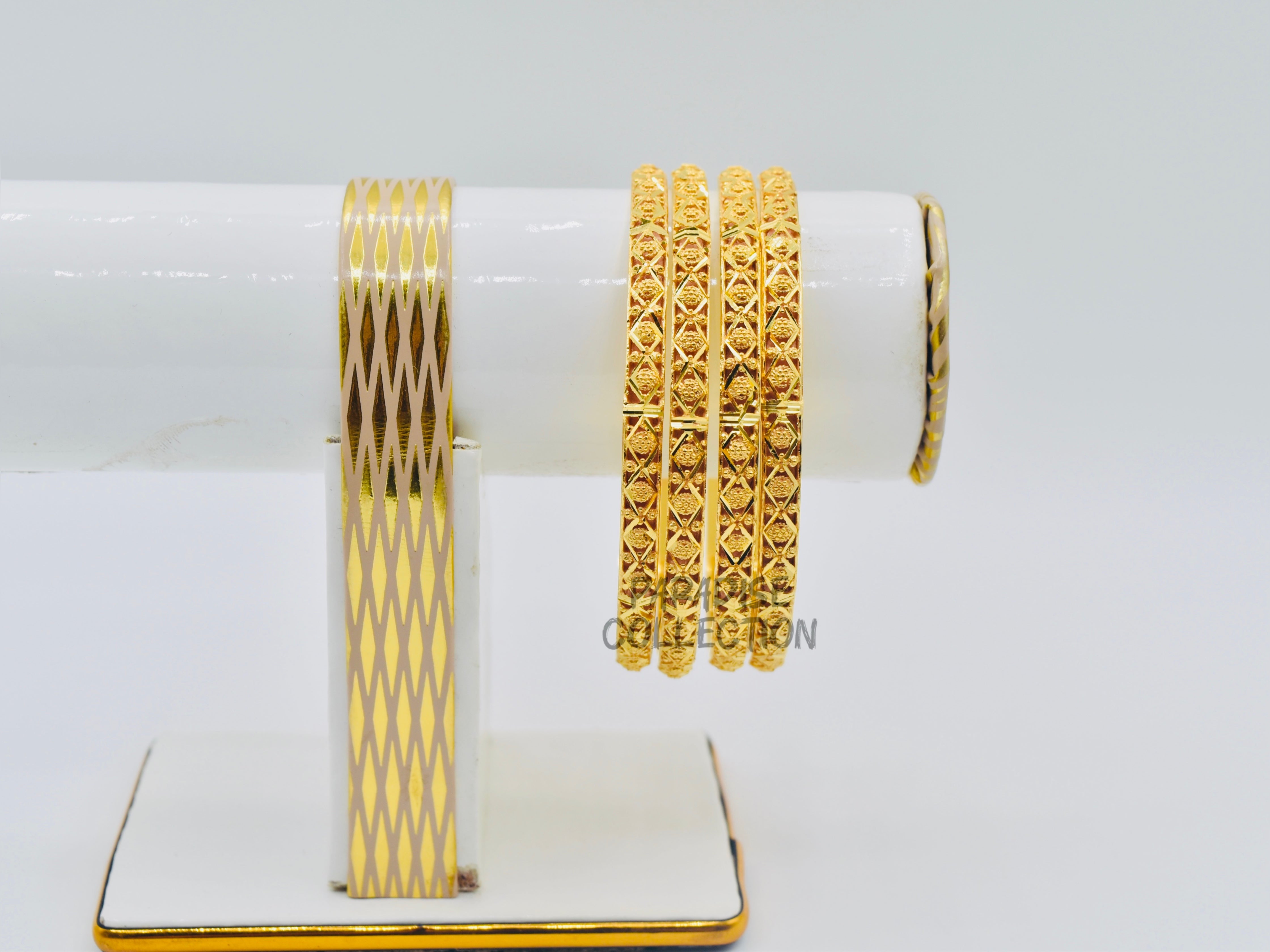 Traditional Sona Bangles – Elegant Craftsmanship with Jewelry Gift Case