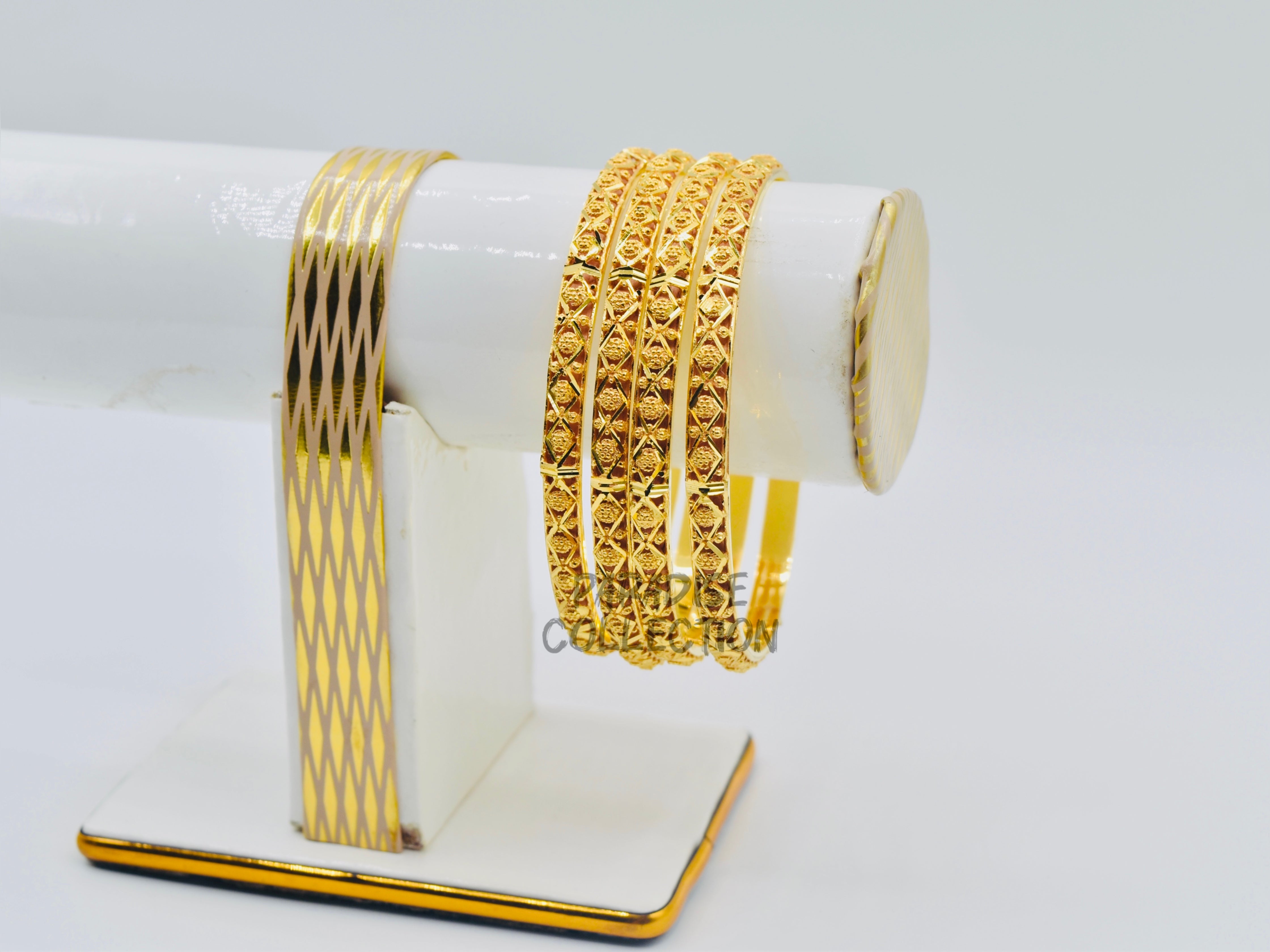 Traditional Sona Bangles – Elegant Craftsmanship with Jewelry Gift Case