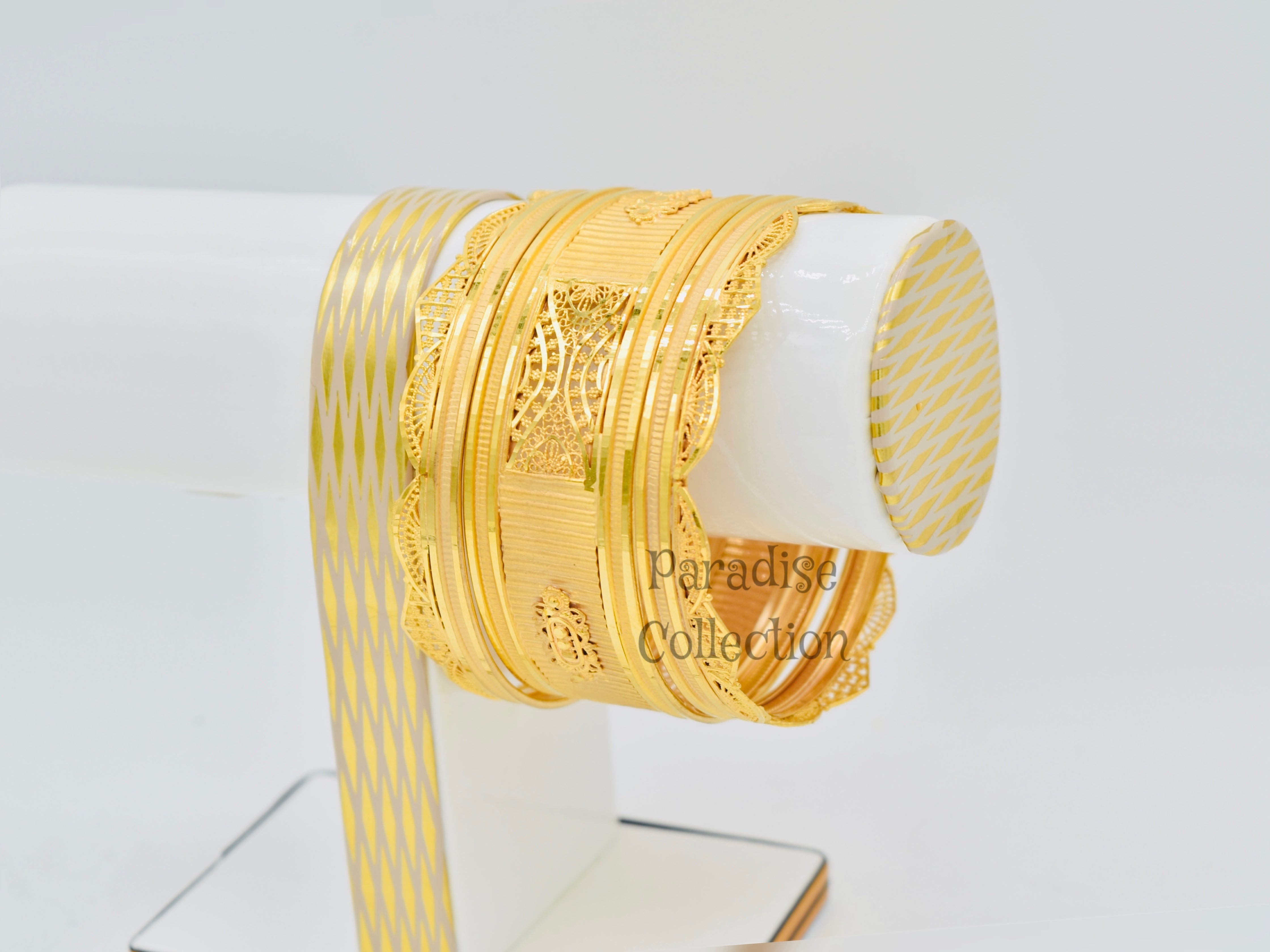 Trendy Designer Bangles for Her – Sleek, Stylish & Gift-Ready in a Gorgeous Jewellery Box