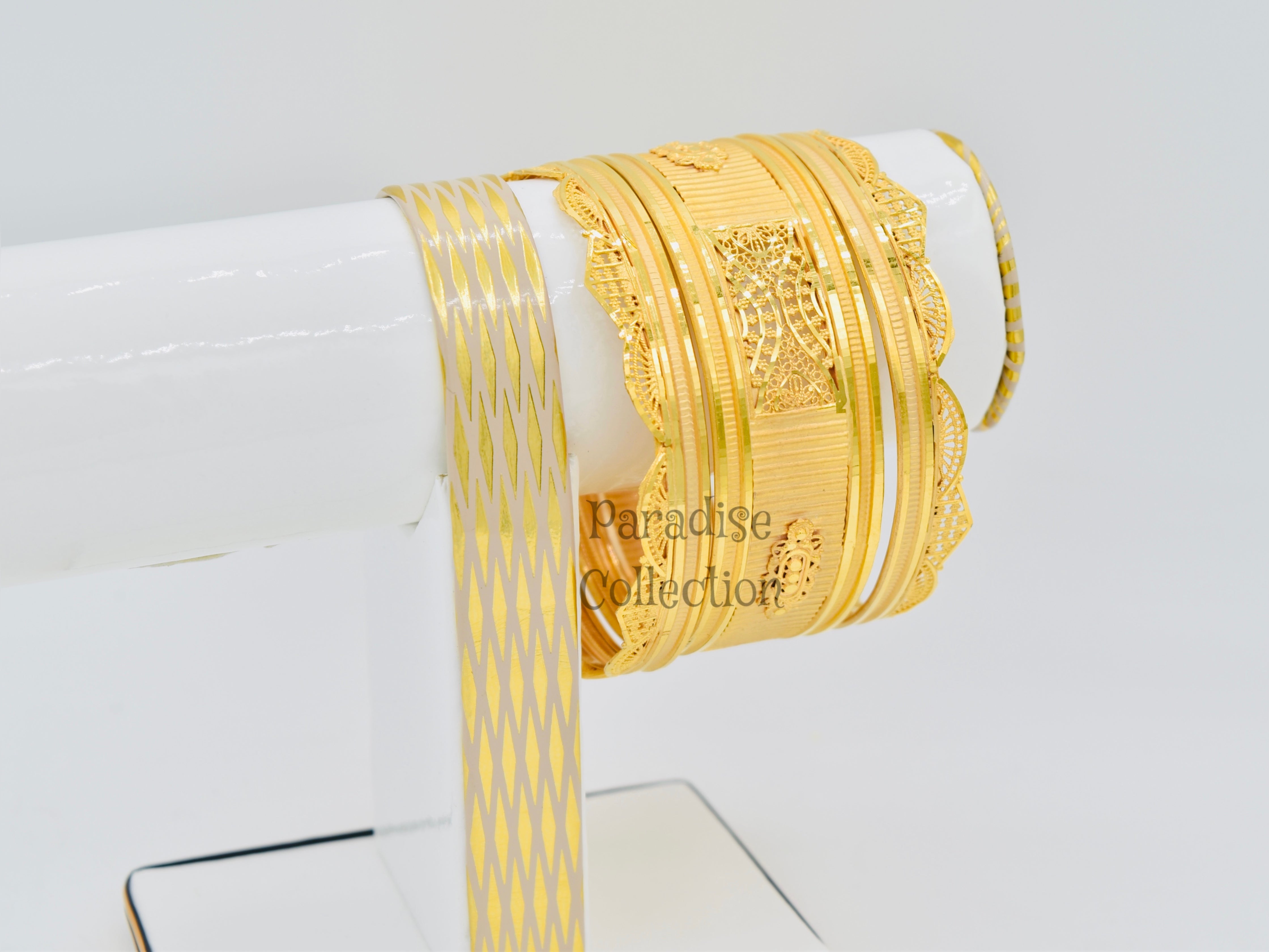 Trendy Designer Bangles for Her – Sleek, Stylish & Gift-Ready in a Gorgeous Jewellery Box