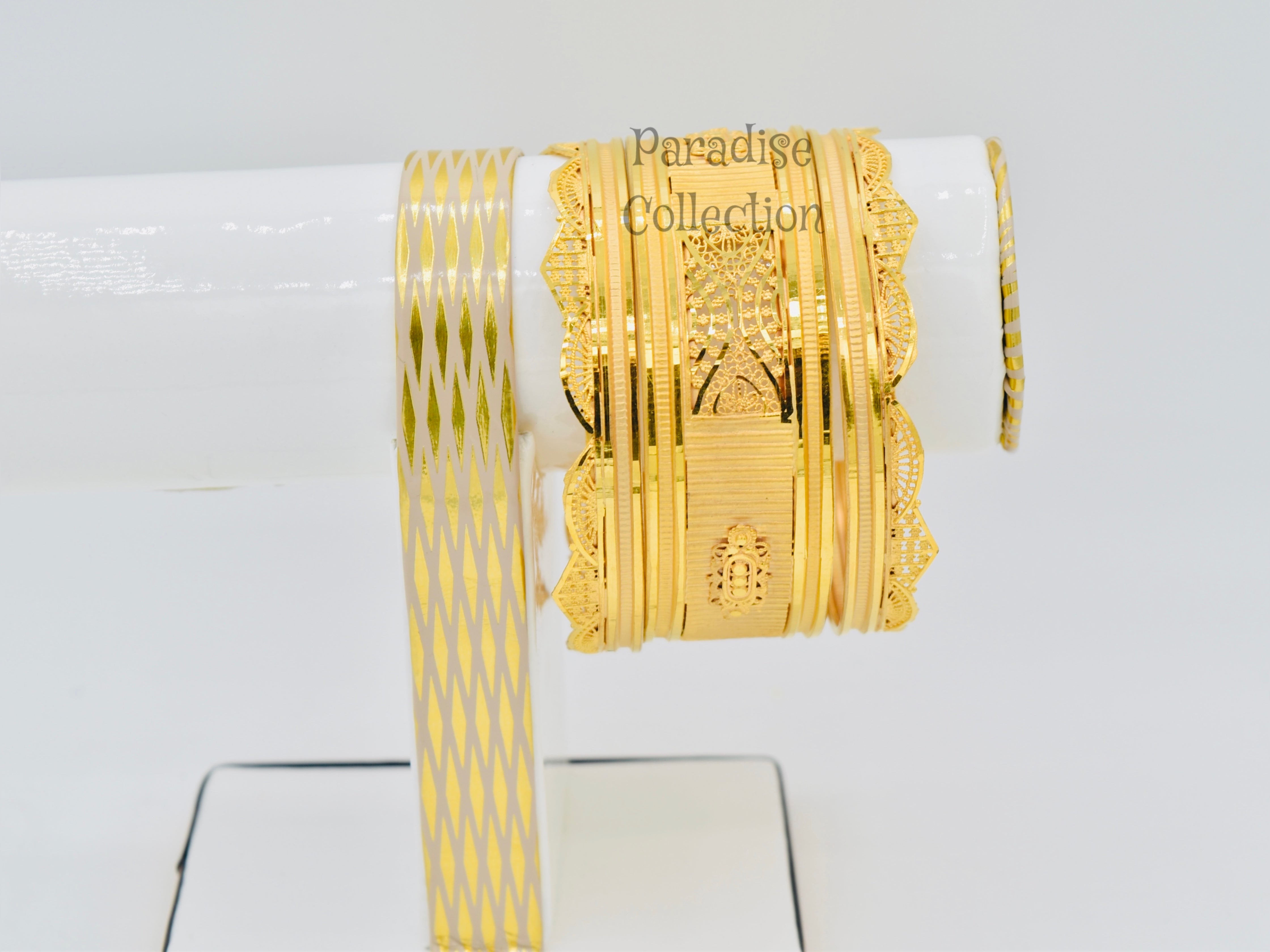 Trendy Designer Bangles for Her – Sleek, Stylish & Gift-Ready in a Gorgeous Jewellery Box