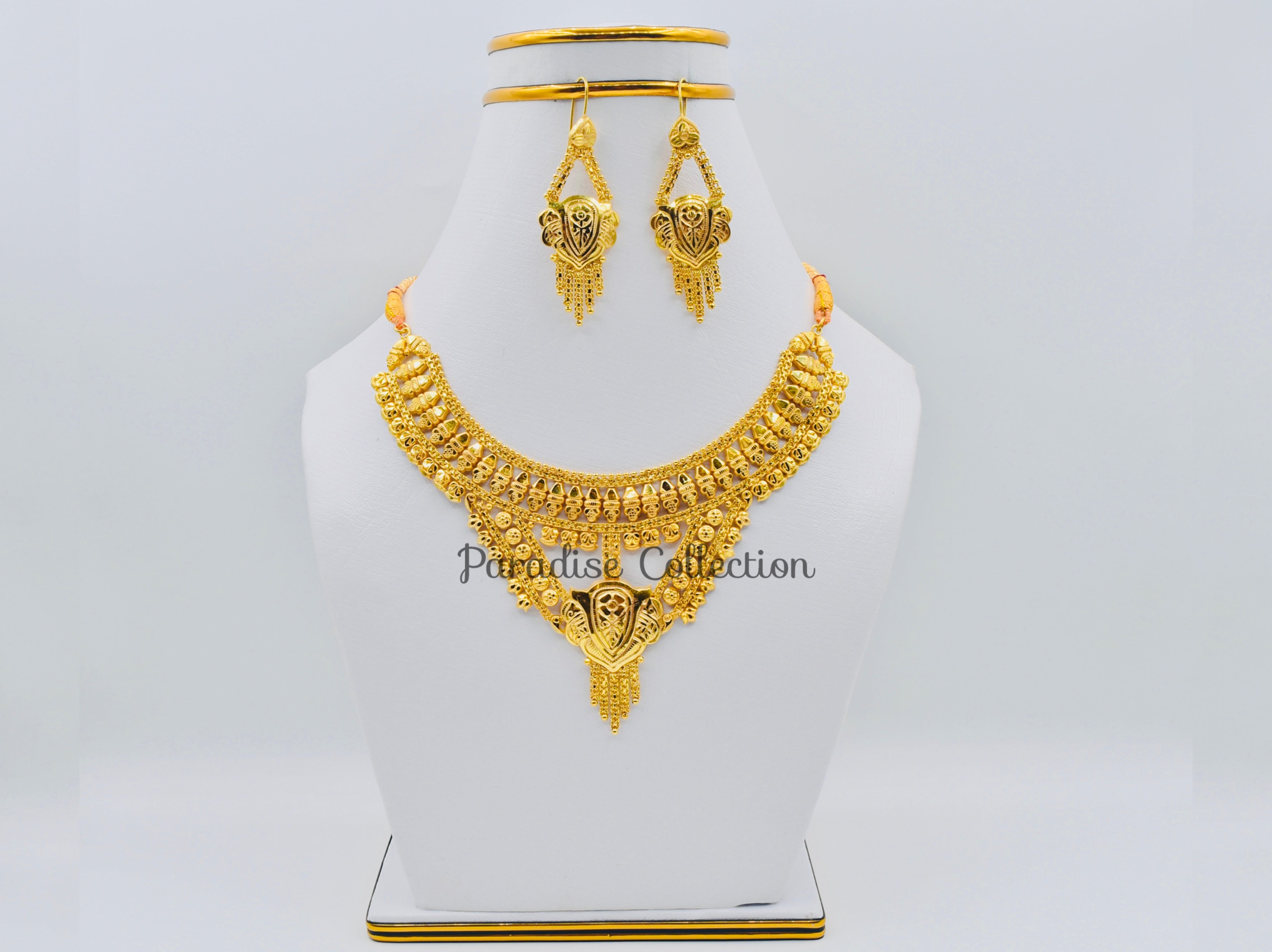 Graceful Necklace Set – Beauty & Style With Free Jewellery Case