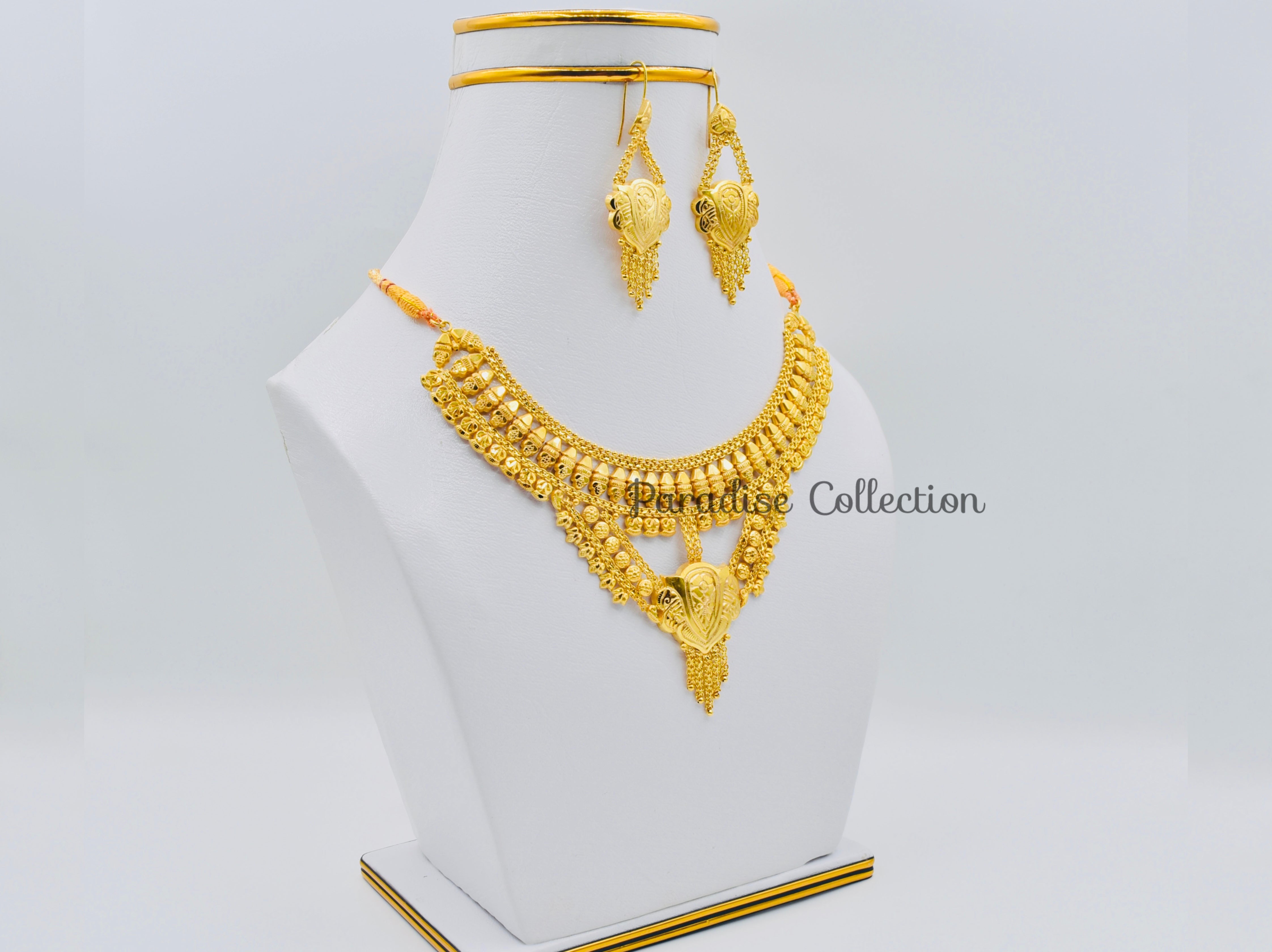 Graceful Necklace Set – Beauty & Style With Free Jewellery Case