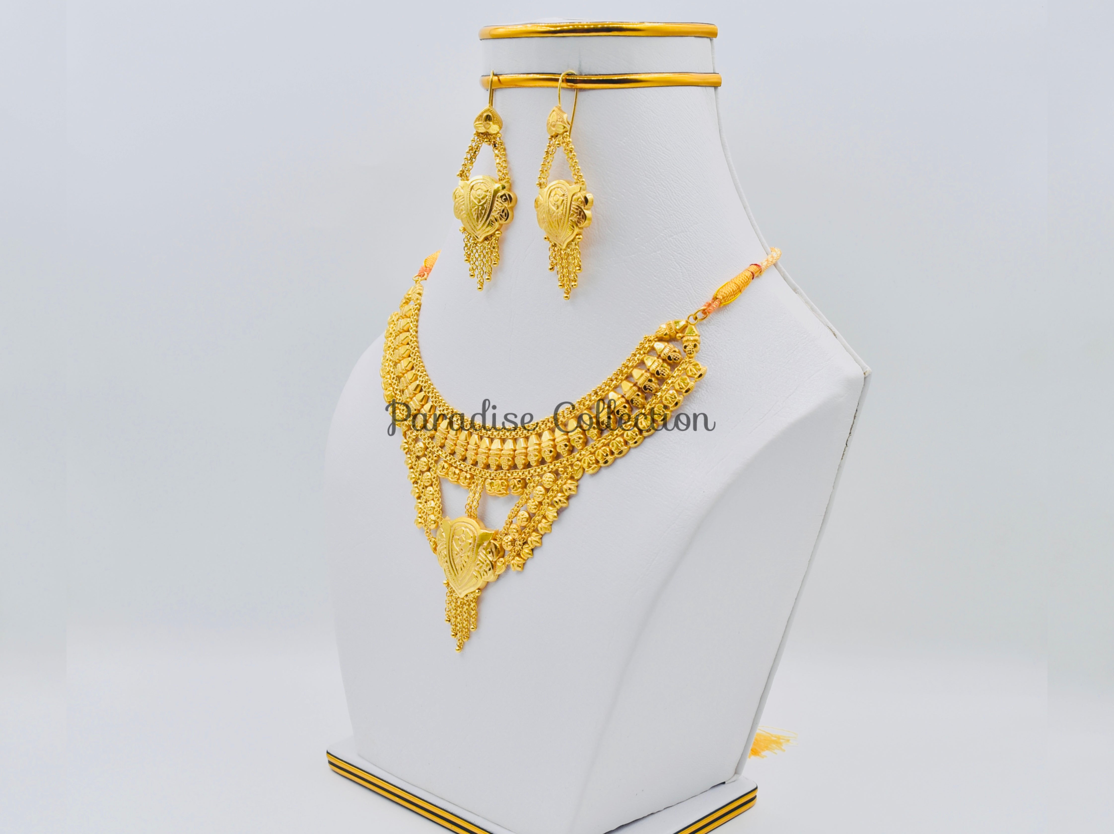 Graceful Necklace Set – Beauty & Style With Free Jewellery Case