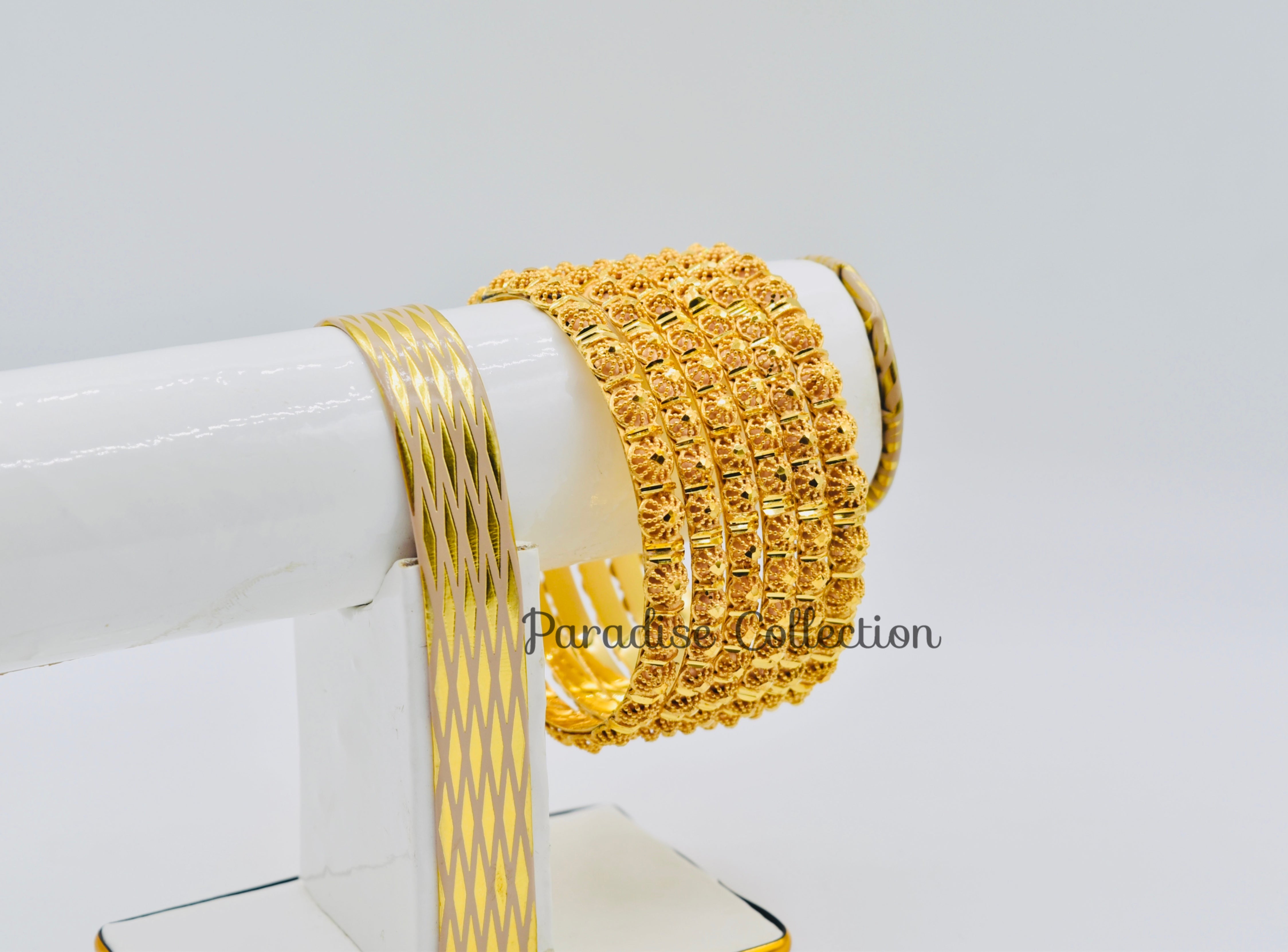 Dazzling Bangle Set for Her – Fashion-Forward & Packed in a Premium Fancy Box