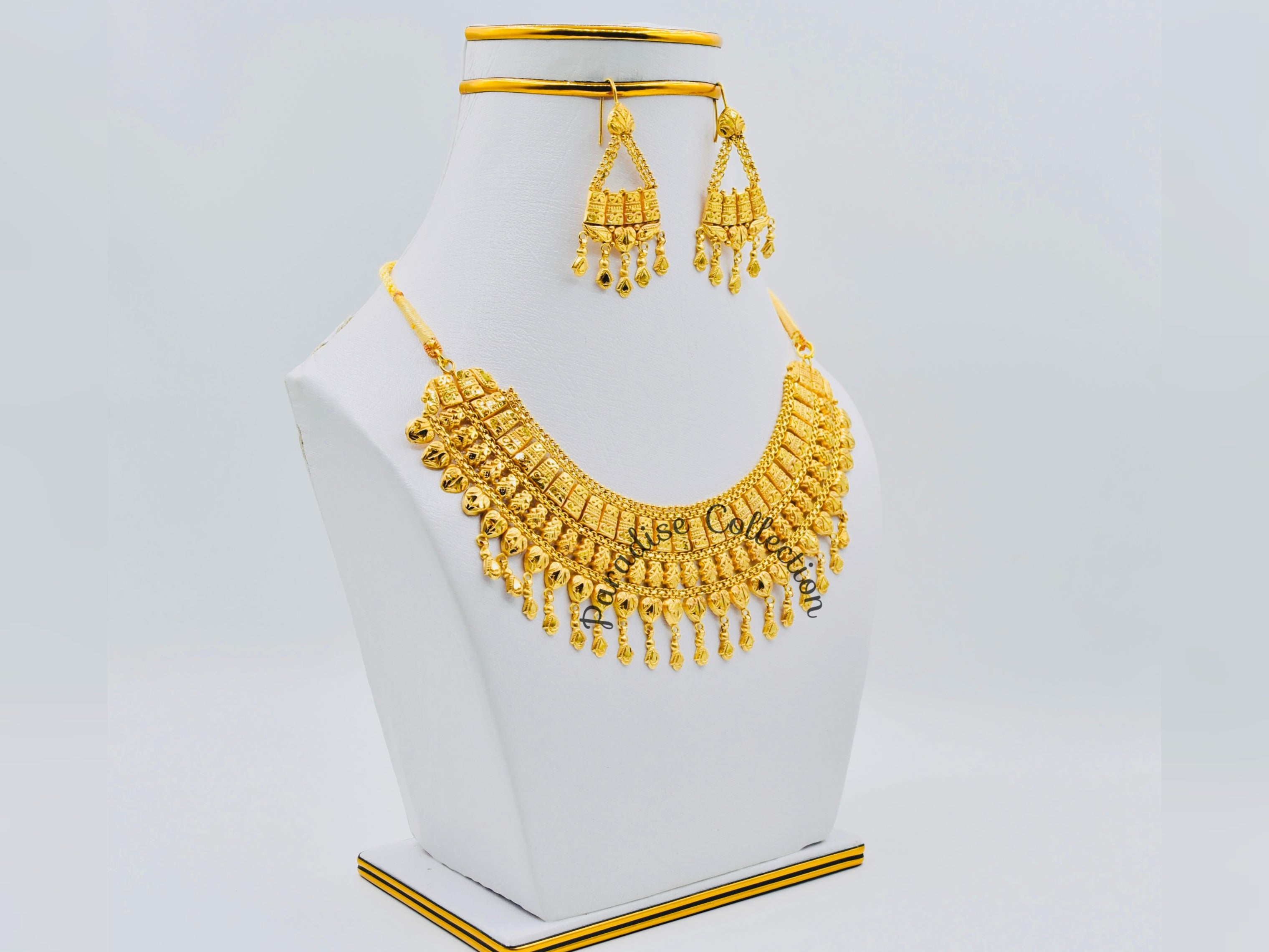 High-End Classic Necklace Set With Elegant Jewellery Box