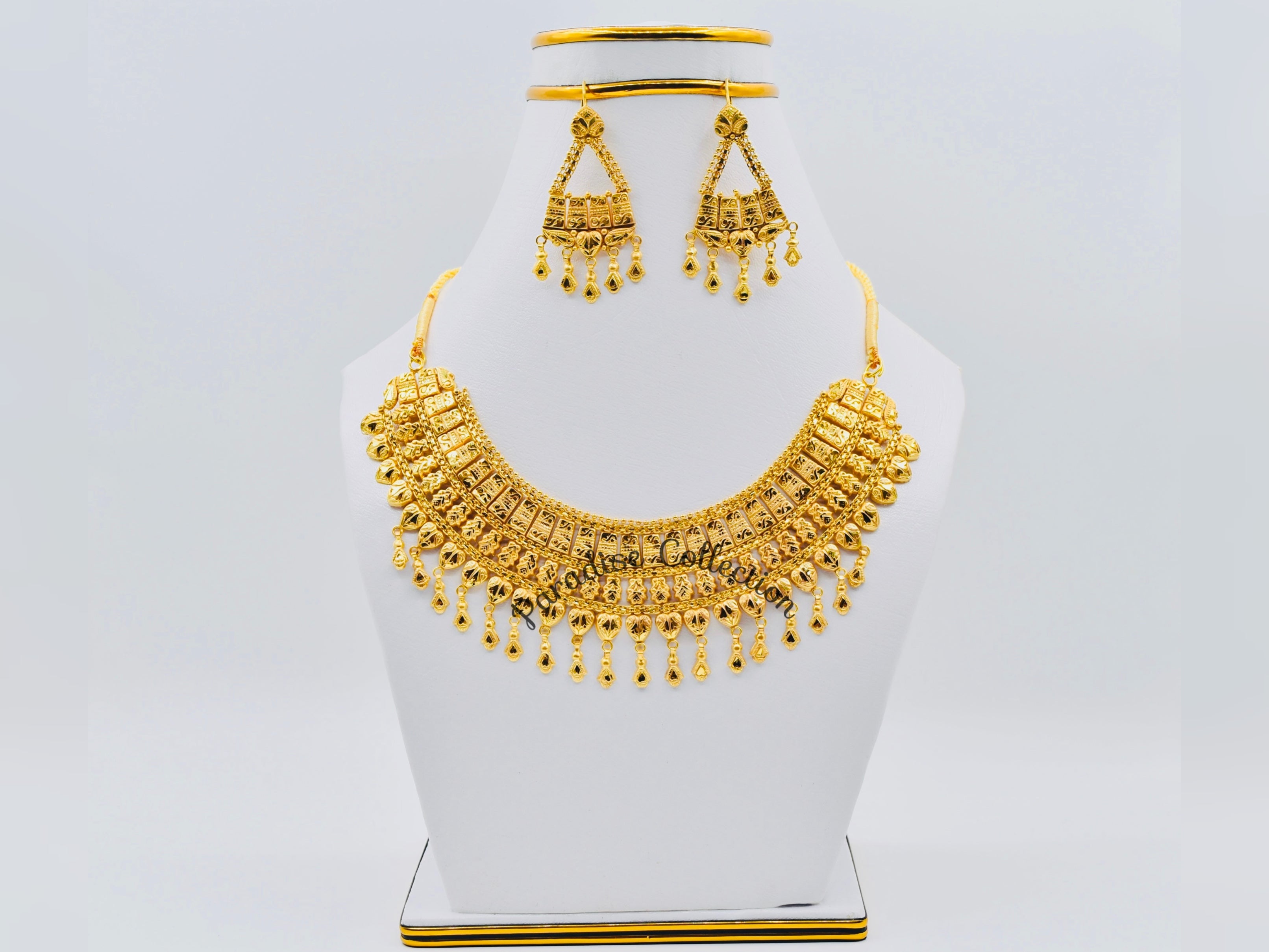 High-End Classic Necklace Set With Elegant Jewellery Box