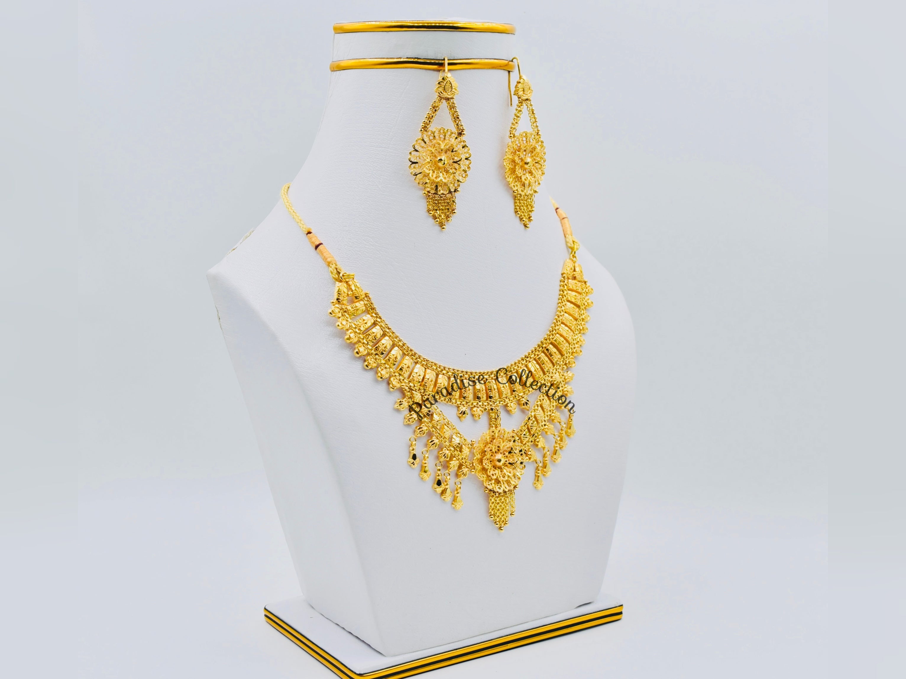 Exclusive Classic Necklace Set + Free Keepsake Box