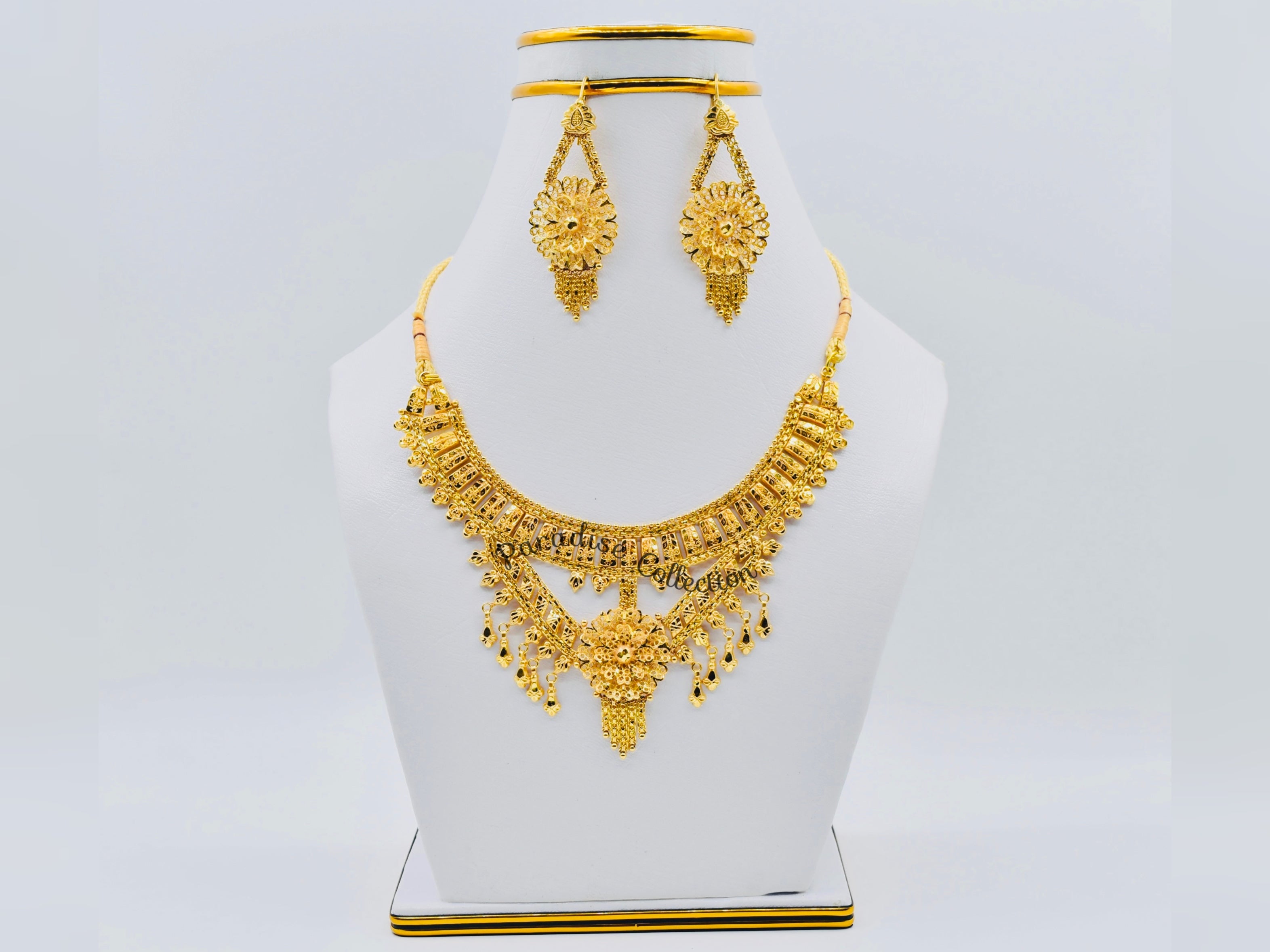 Exclusive Classic Necklace Set + Free Keepsake Box