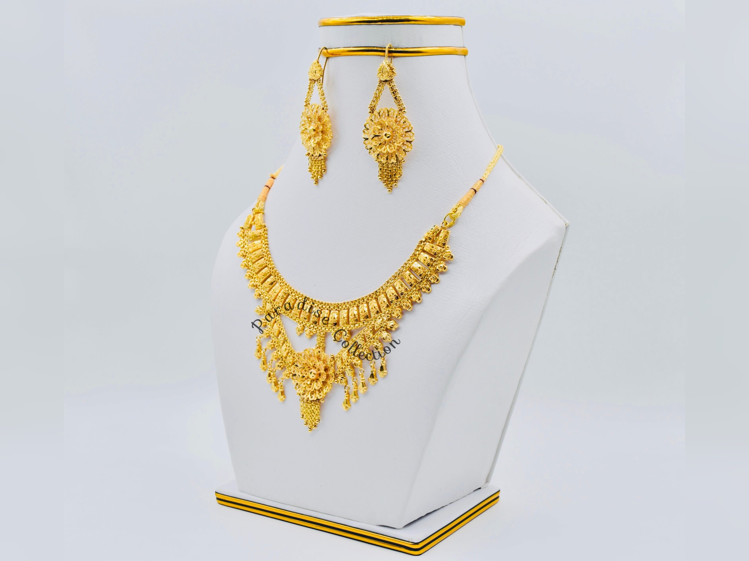 Exclusive Classic Necklace Set + Free Keepsake Box