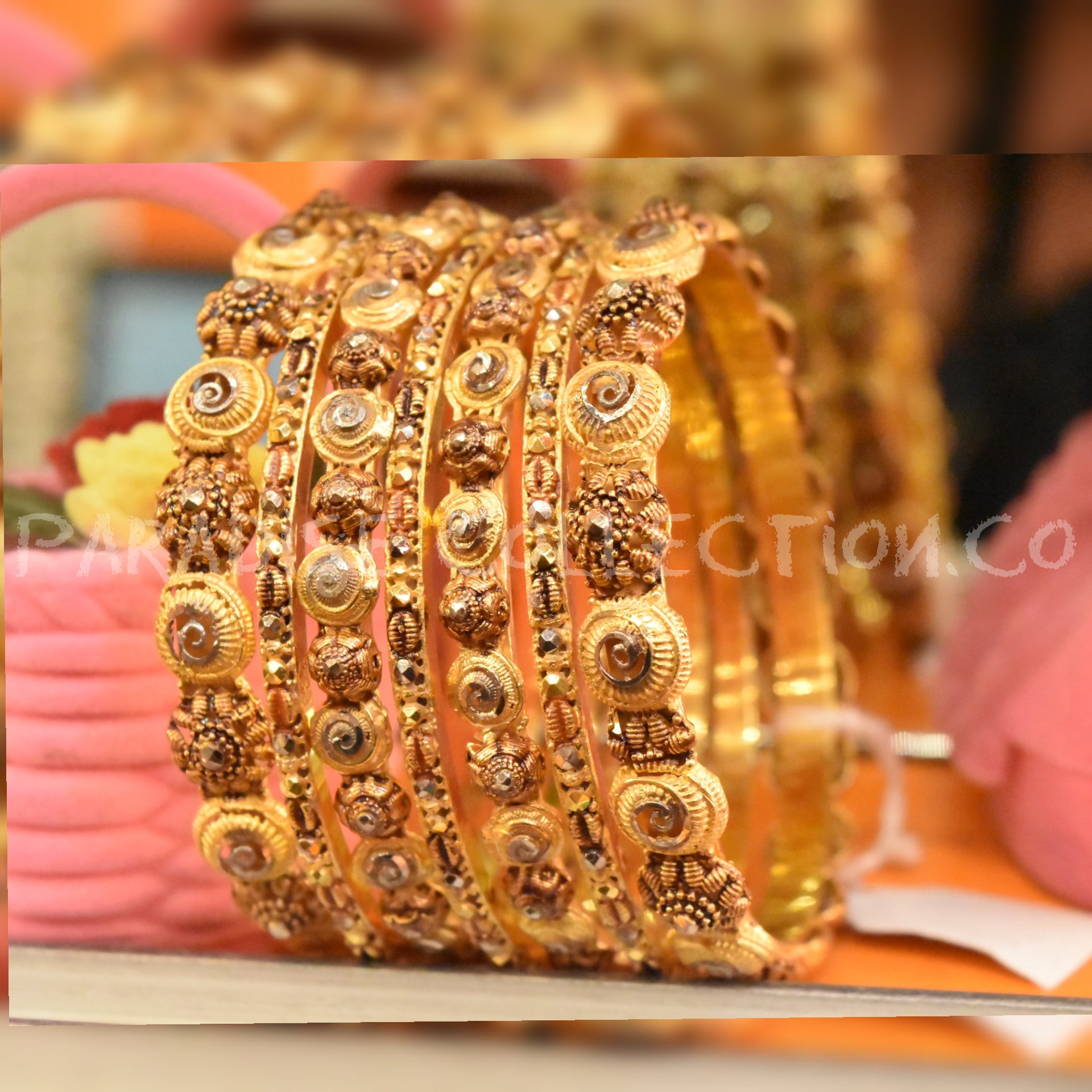 Bangles Gold Pleated New Style Long Lasting Polish For Women Fine Quality