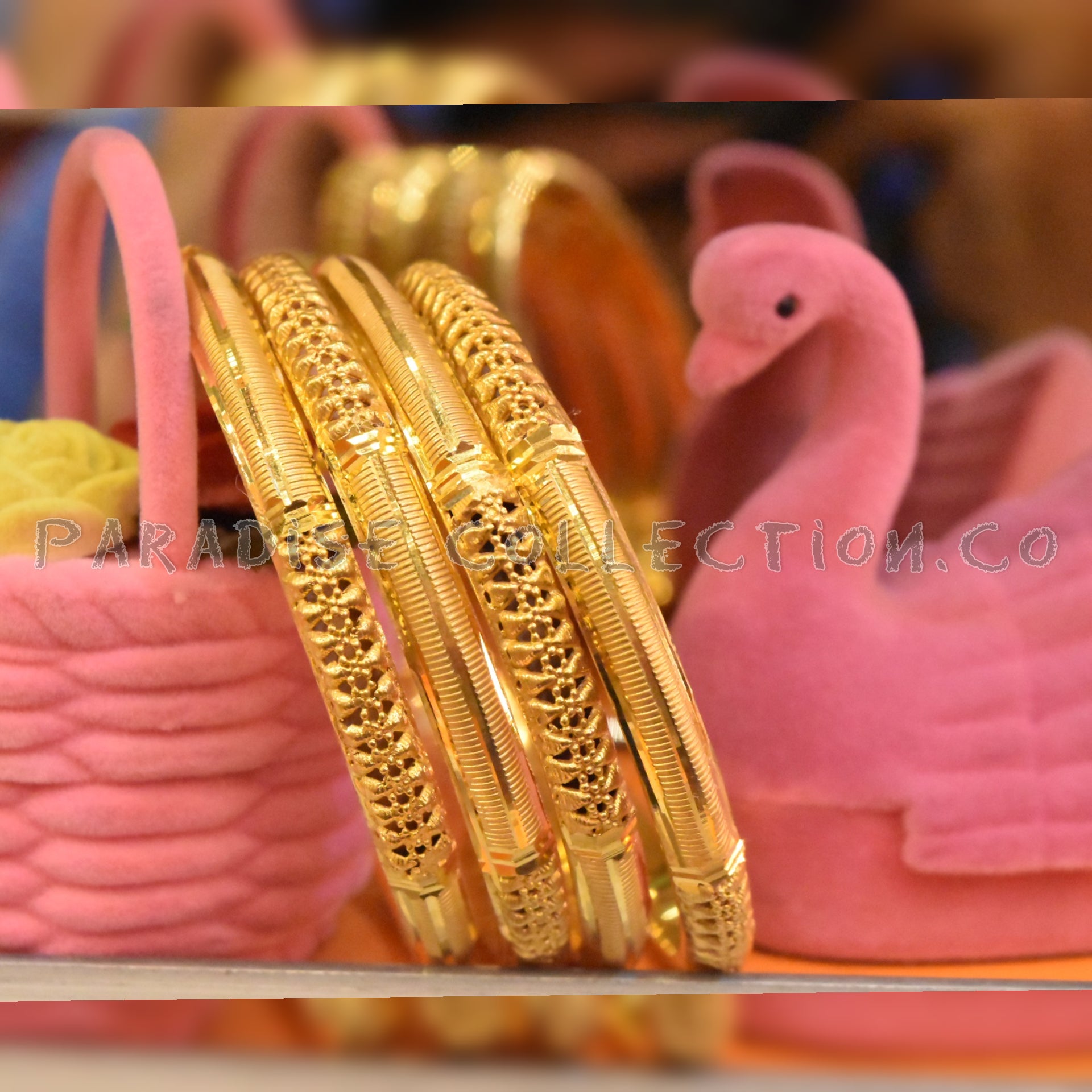 Elegant & Stylish Beautiful Bangles With Fancy Jewelry Box Free❤️